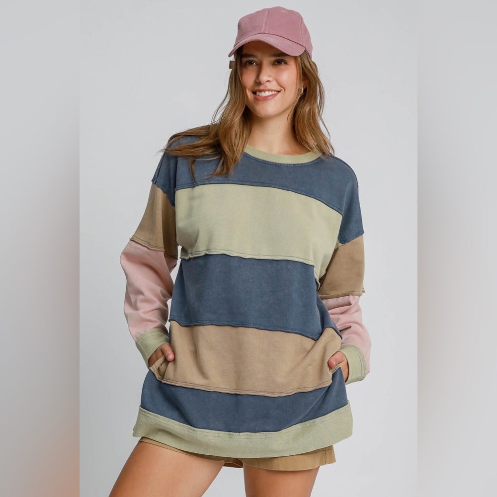 Umgee Women’s Mineral Wash Denim Color Block Tunic‎ Top Heart Detail
